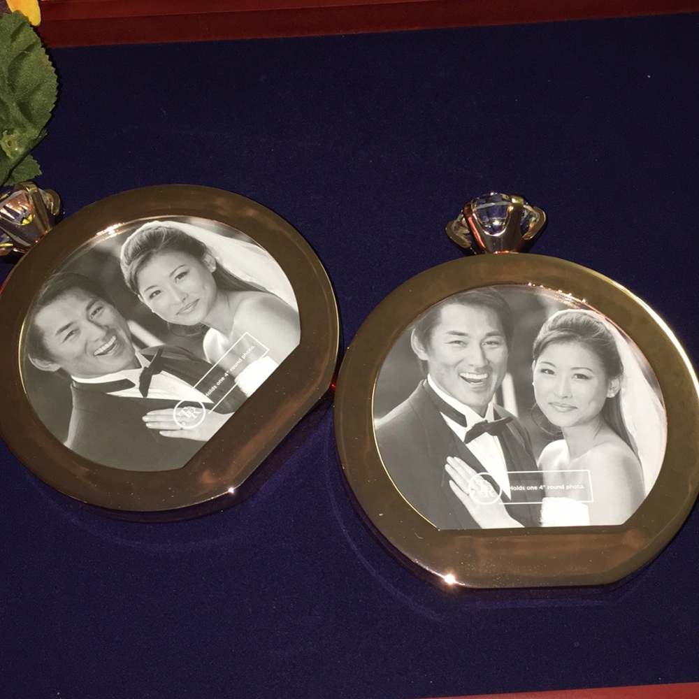 ROSE GOLD ROUND DIAMOND PICTURE FRAME - Picture 2 of 3